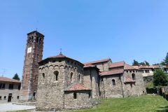 foto frontale abbazia di agliate