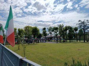 Esterno della struttura durante l'inaugurazione della sede degli Alpini a Martinengo.